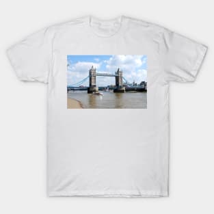 Tower Bridge London landmark river thames T-Shirt